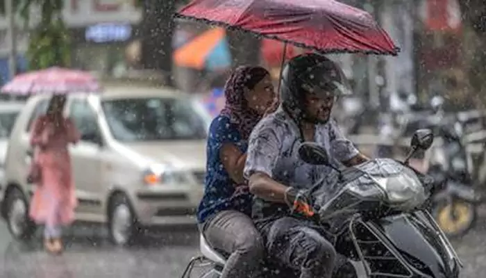 Mumbai Rain: Essential Commuting Tips &  Must-have Gadgets to Stay Safe in Monsoon